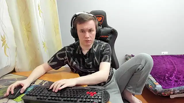 Snapshot of iliaskrislove chatting on 12-22-25, 10:43 iliaskrislove online show from 12-22-25, 10:43