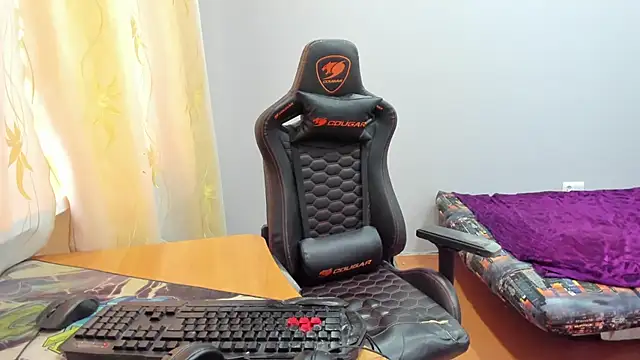 Snapshot of iliaskrislove chatting on 12-21-25, 09:00 iliaskrislove online show from 12-21-25, 09:00