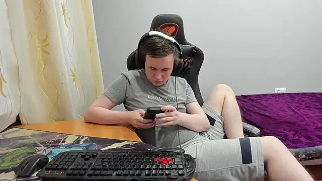 Snapshot of iliaskrislove chatting on 12-16-25, 03:27 iliaskrislove online show from 12-16-25, 03:27