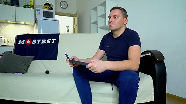 Snapshot of littlesweettifany chatting on 12-18-24, 03:00 littlesweettifany online show from 12-18-24, 03:00