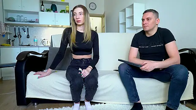 Snapshot of littlesweettifany chatting on 03-19-25, 12:34 littlesweettifany online show from 03-19-25, 12:34