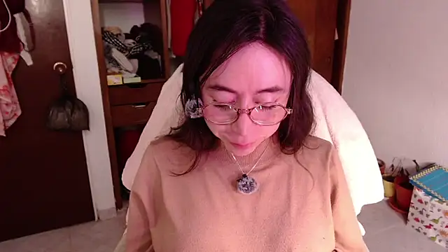 emily pearl  online show from 10-17-25, 09:16