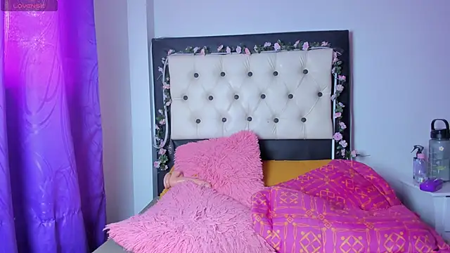 Veeronica Smith online show from 02-17-25, 01:11