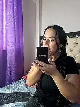 Veeronica Smith online show from 02-20-25, 01:19