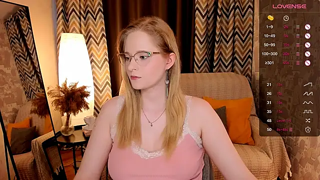 Snapshot of Aemilia_ chatting on 10-10-25, 08:26 Aemilia online show from 10-10-25, 08:26