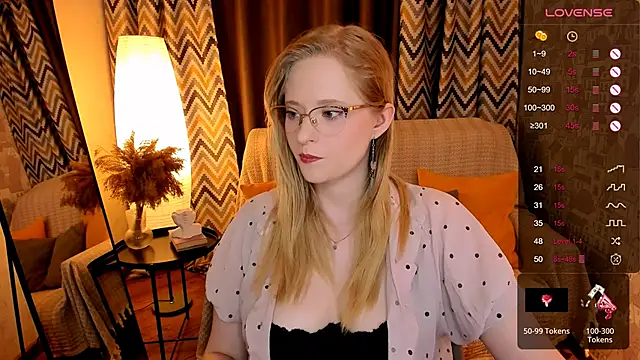 Snapshot of Aemilia_ chatting on 10-13-25, 08:05 Aemilia online show from 10-13-25, 08:05