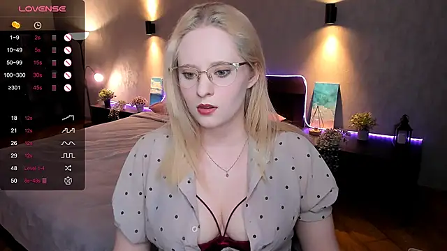 Snapshot of Aemilia_ chatting on 03-03-25, 02:11 Aemilia online show from 03-03-25, 02:11