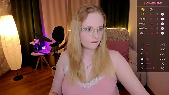 Snapshot of Aemilia_ chatting on 09-14-25, 02:01 Aemilia online show from 09-14-25, 02:01