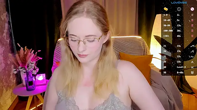 Aemilia  online show from 02-08-26, 06:33