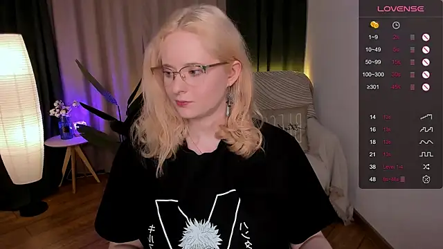 Snapshot of Aemilia_ chatting on 02-05-25, 12:17 Aemilia online show from 02-05-25, 12:17