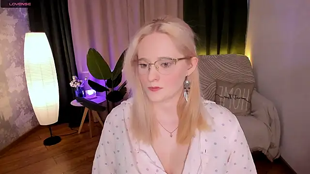 Snapshot of Aemilia_ chatting on 02-16-25, 08:54 Aemilia online show from 02-16-25, 08:54
