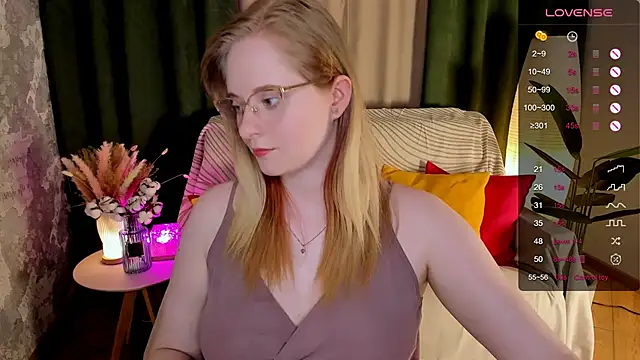 Snapshot of Aemilia_ chatting on 06-03-26, 08:37 Aemilia online show from 06-03-26, 08:37