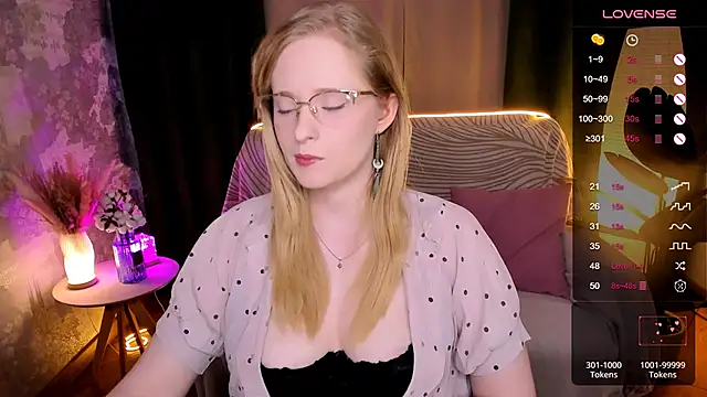 Snapshot of Aemilia_ chatting on 10-12-25, 06:15 Aemilia online show from 10-12-25, 06:15