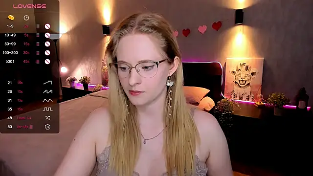 Snapshot of Aemilia_ chatting on 09-18-25, 08:39 Aemilia online show from 09-18-25, 08:39