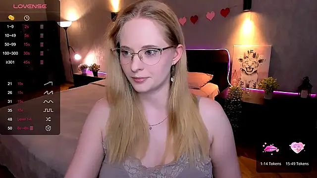 Snapshot of Aemilia_ chatting on 09-11-25, 08:36 Aemilia online show from 09-11-25, 08:36