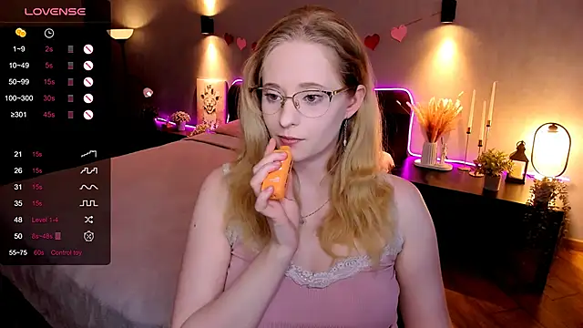 Aemilia  online show from 11-17-25, 08:29