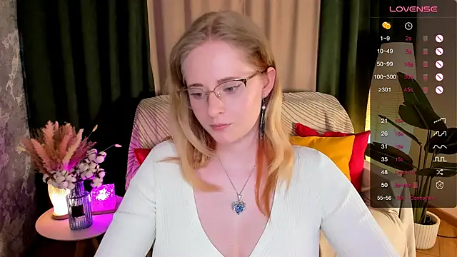 Snapshot of Aemilia_ chatting on 04-29-26, 08:29 Aemilia online show from 04-29-26, 08:29