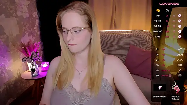 Snapshot of Aemilia_ chatting on 10-05-25, 06:15 Aemilia online show from 10-05-25, 06:15