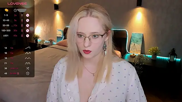 Snapshot of Aemilia_ chatting on 02-14-25, 02:18 Aemilia online show from 02-14-25, 02:18