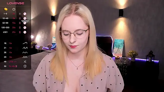 Snapshot of Aemilia_ chatting on 03-16-25, 08:32 Aemilia online show from 03-16-25, 08:32