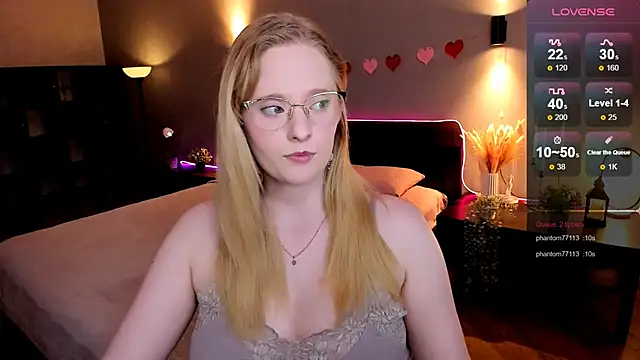 Snapshot of Aemilia_ chatting on 10-20-25, 08:26 Aemilia online show from 10-20-25, 08:26
