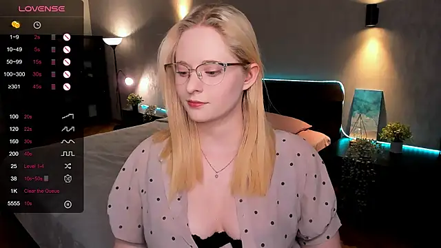 Snapshot of Aemilia_ chatting on 03-20-25, 08:53 Aemilia online show from 03-20-25, 08:53