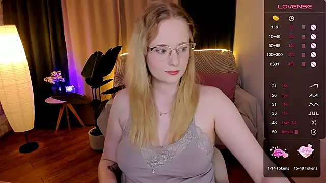 Snapshot of Aemilia_ chatting on 09-12-25, 08:25 Aemilia online show from 09-12-25, 08:25