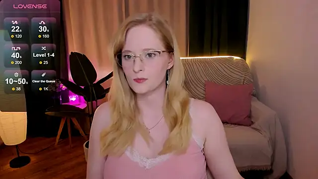 Snapshot of Aemilia_ chatting on 09-23-25, 08:32 Aemilia online show from 09-23-25, 08:32