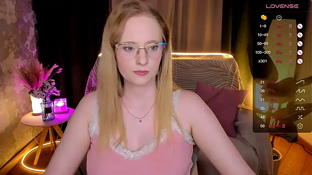 Snapshot of Aemilia_ chatting on 10-15-25, 08:33 Aemilia online show from 10-15-25, 08:33