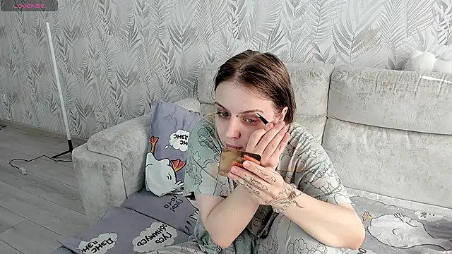 Alice Halle online show from 03-21-26, 06:47