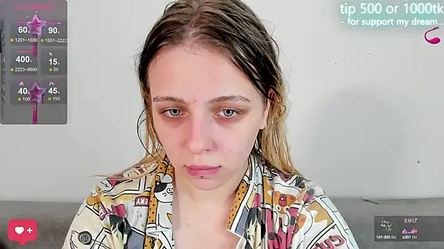 Snapshot of Alice_Halle chatting on 09-14-25, 04:40 Alice Halle online show from 09-14-25, 04:40