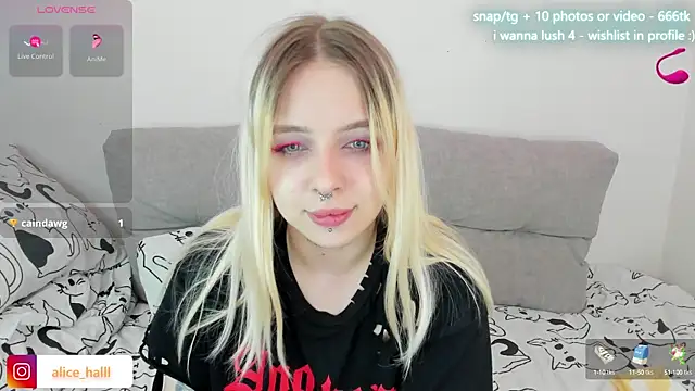 Snapshot of Alice_Halle chatting on 03-08-25, 07:09 Alice Halle online show from 03-08-25, 07:09