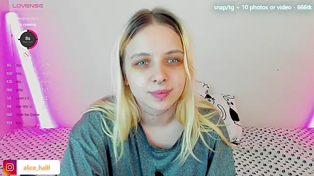 Snapshot of Alice_Halle chatting on 02-02-25, 07:35 Alice Halle online show from 02-02-25, 07:35