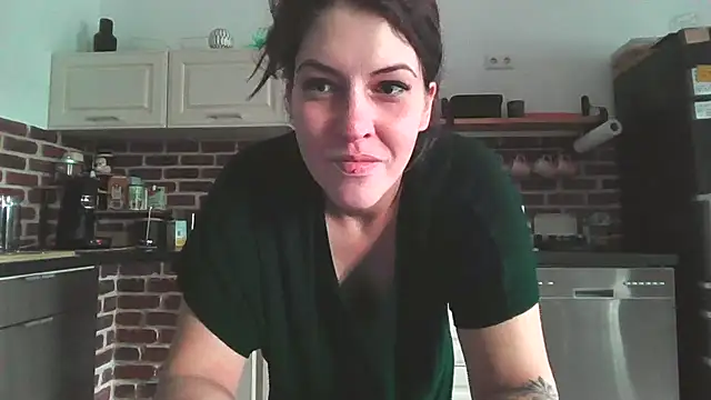 Snapshot of Linalicious chatting on 07-24-26, 07:26 Linalicious online show from 07-24-26, 07:26