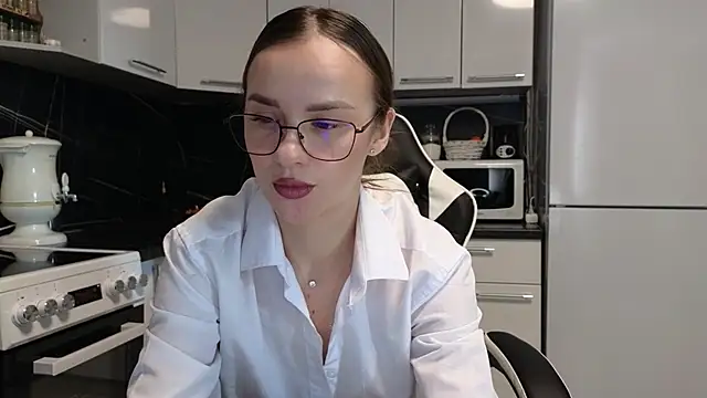 Snapshot of Strip-Lady chatting on 02-17-25, 03:47 Strip-Lady online show from 02-17-25, 03:47