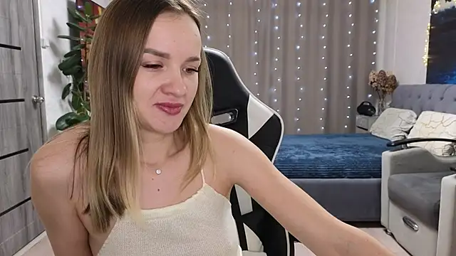 Snapshot of Strip-Lady chatting on 02-11-26, 12:38 Strip-Lady online show from 02-11-26, 12:38