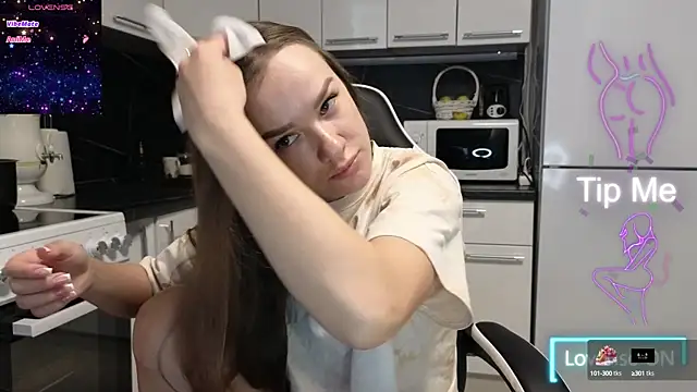 Snapshot of Strip-Lady chatting on 02-25-25, 02:03 Strip-Lady online show from 02-25-25, 02:03