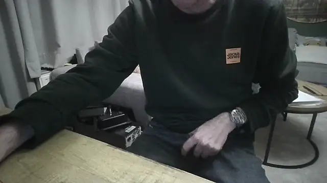 Snapshot of Michealtje85 chatting on 01-08-26, 11:22 Michealtje85 online show from 01-08-26, 11:22