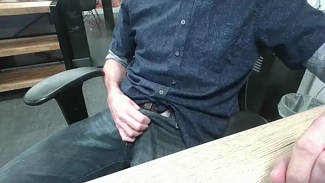 Snapshot of Michealtje85 chatting on 01-14-26, 04:10 Michealtje85 online show from 01-14-26, 04:10