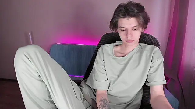 Snapshot of Liam_sexy1 chatting on 02-21-25, 02:06 Liam sexy1 online show from 02-21-25, 02:06