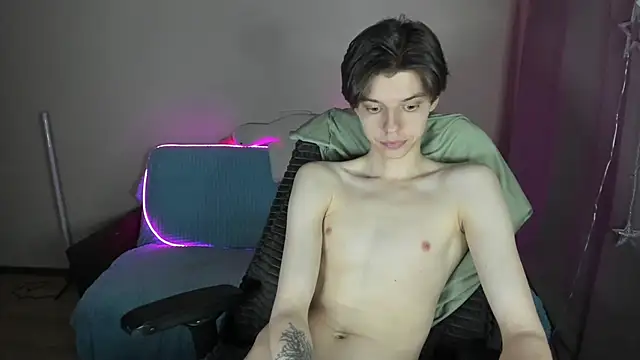 Snapshot of Liam_sexy1 chatting on 03-18-25, 04:28 Liam sexy1 online show from 03-18-25, 04:28