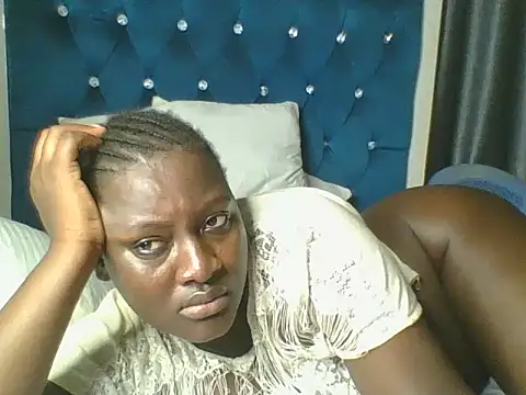 Snapshot of Heavy_ass chatting on 06-19-26, 12:27 Heavy ass online show from 06-19-26, 12:27