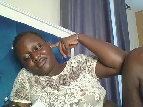 Snapshot of Heavy_ass chatting on 06-19-26, 12:44 Heavy ass online show from 06-19-26, 12:44