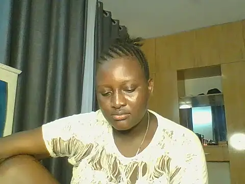 Snapshot of Heavy_ass chatting on 06-14-26, 03:02 Heavy ass online show from 06-14-26, 03:02