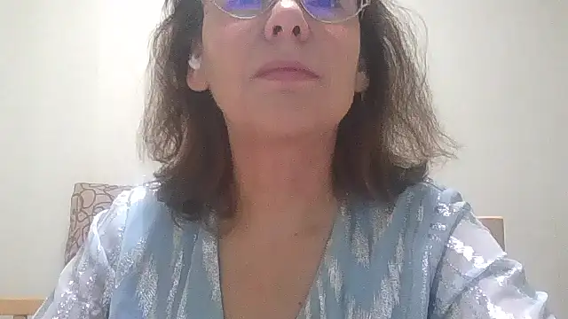 HollyJewel online show from 11-17-25, 04:11