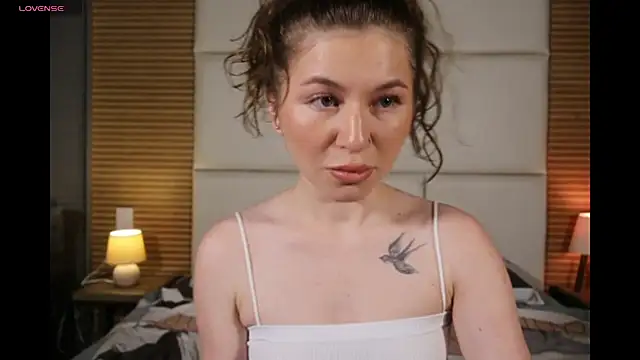 Snapshot of AliceBellamy chatting on 06-08-26, 12:05 AliceBellamy online show from 06-08-26, 12:05