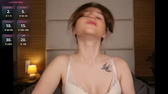 Snapshot of AliceBellamy chatting on 04-28-26, 02:49 AliceBellamy online show from 04-28-26, 02:49