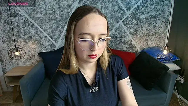 Liaroberts1 online show from 06-04-26, 02:00