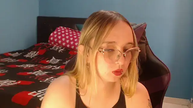 Liaroberts1 online show from 01-05-26, 05:27