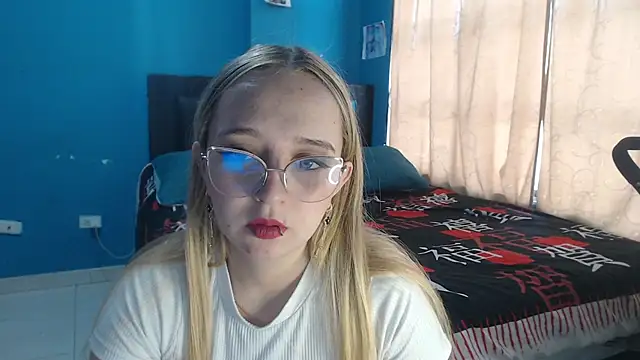 Liaroberts1 online show from 10-06-25, 11:55